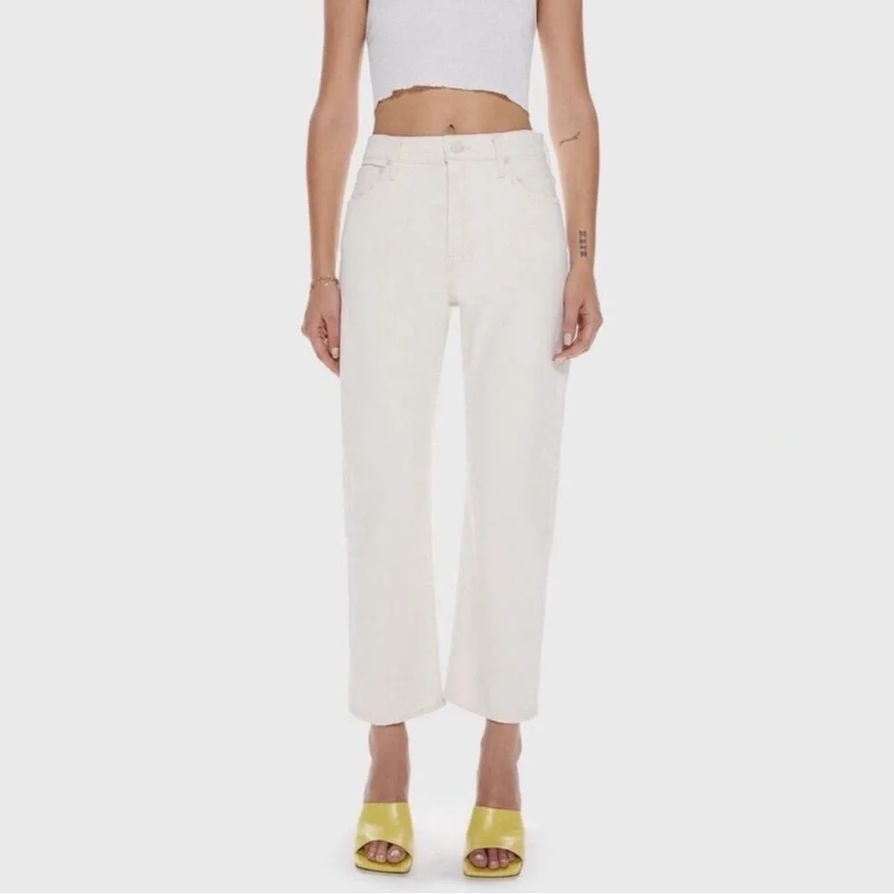 MOTHER Superior Ditcher Cropped Jeans in Act Natural - Picture 4 of 15